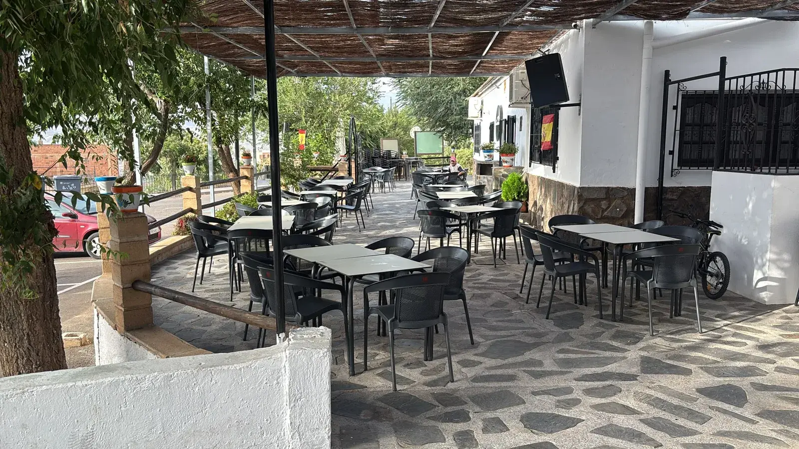 Terraza exterior de Brasería Las Chinas en Abrucena